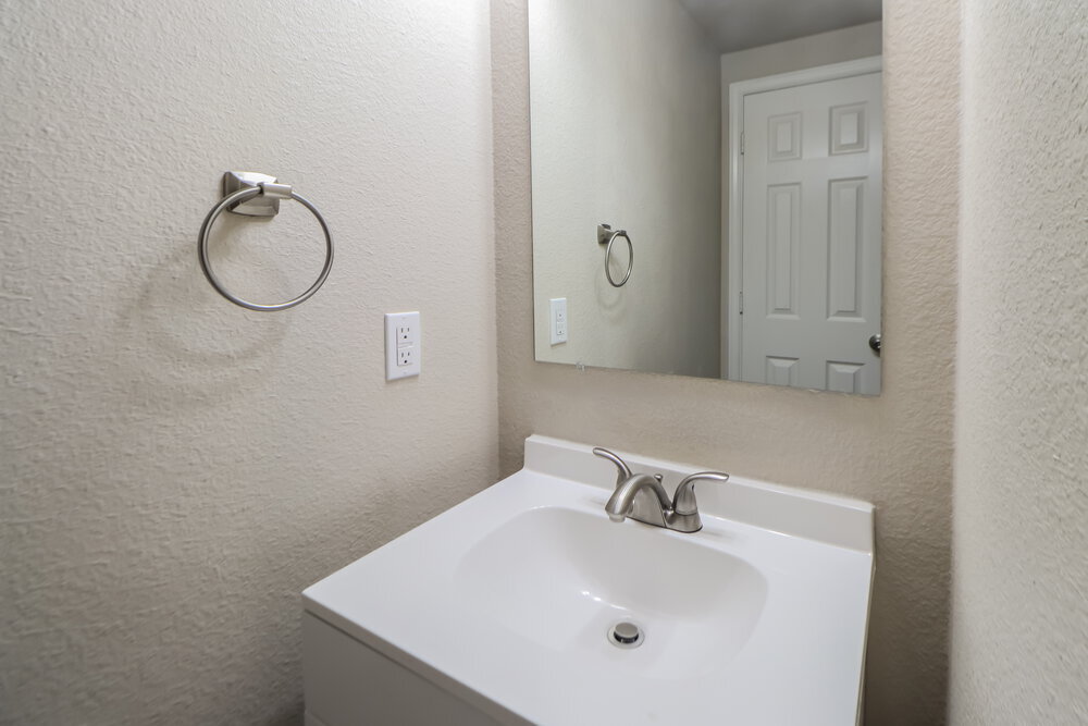 Building Photo - 15524 Sarah's Creek Dr