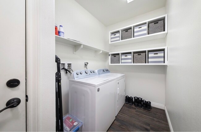 Building Photo - 5900 Warren Ridge Dr