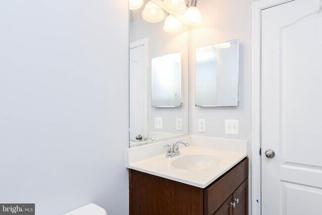 Building Photo - 608 Parkside Pl NE