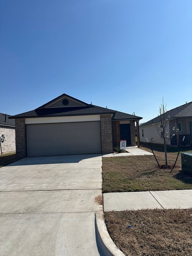 Building Photo - Limited Time Savings — FREE Blackstone Grill — Sign by 6/15! Charming 3 Bed, 2 Bath Home in Purcell