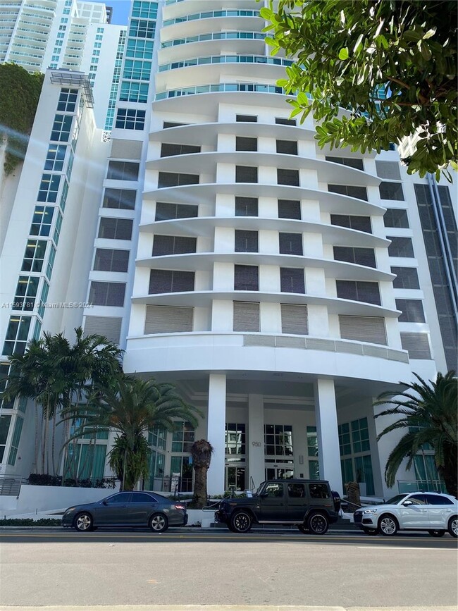 Building Photo - 950 Brickell Bay Dr