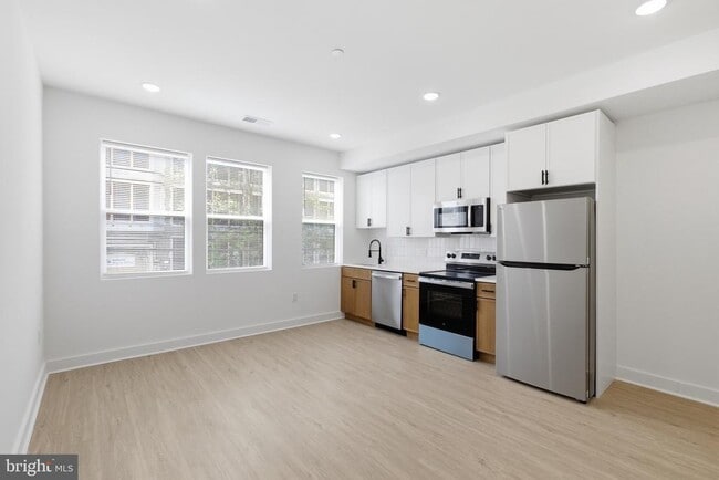 Building Photo - 4021 Brown St