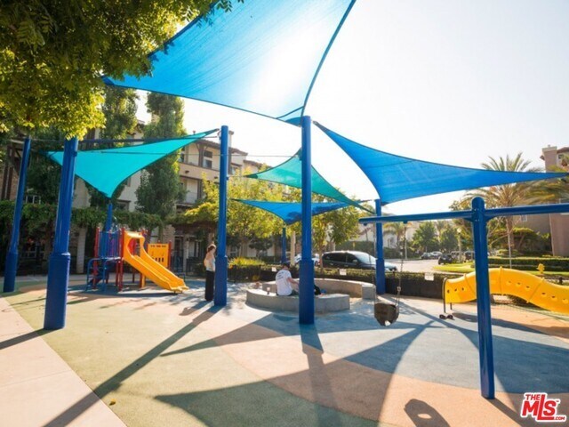 Building Photo - 6241 Crescent Park W