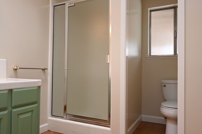 Building Photo - Prime Willow Glen, Just In Time for the Ho...