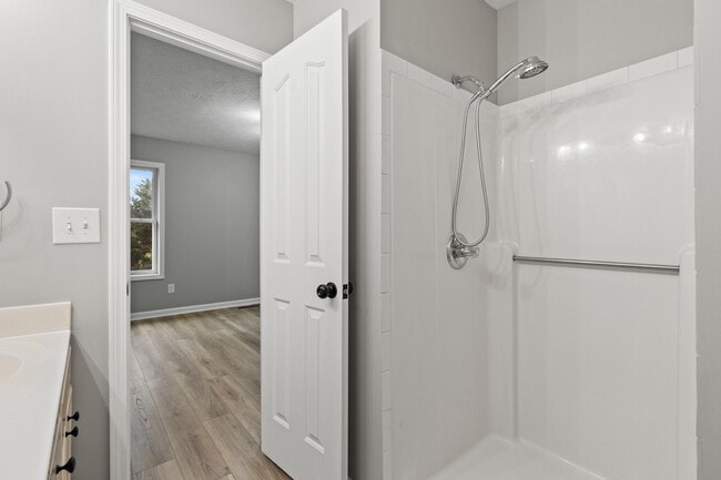 Building Photo - 105 Bay Hill Dr