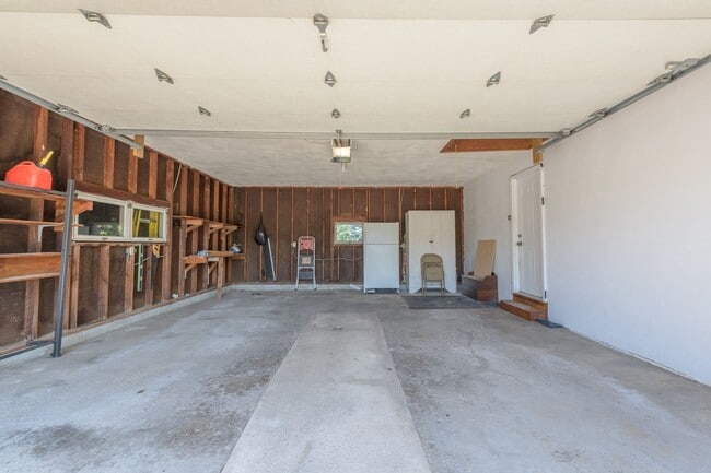 Building Photo - Must see home in mendota heights, huge lot...