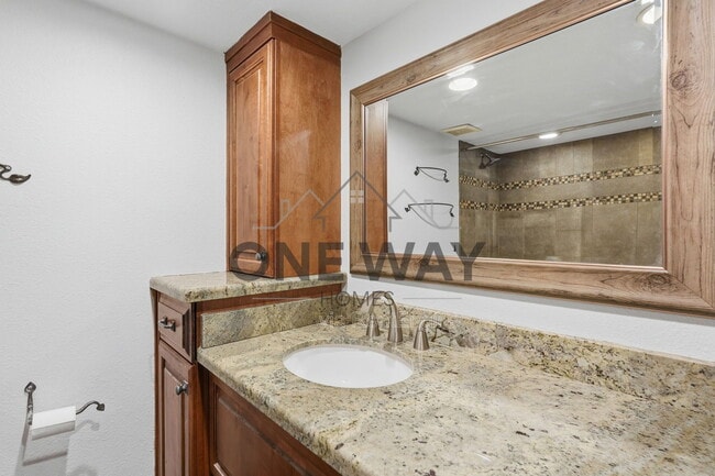 Building Photo - 5749 S Farmer Ave