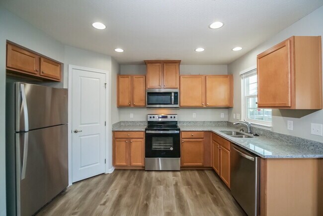 Building Photo - 678 Reunion Ln