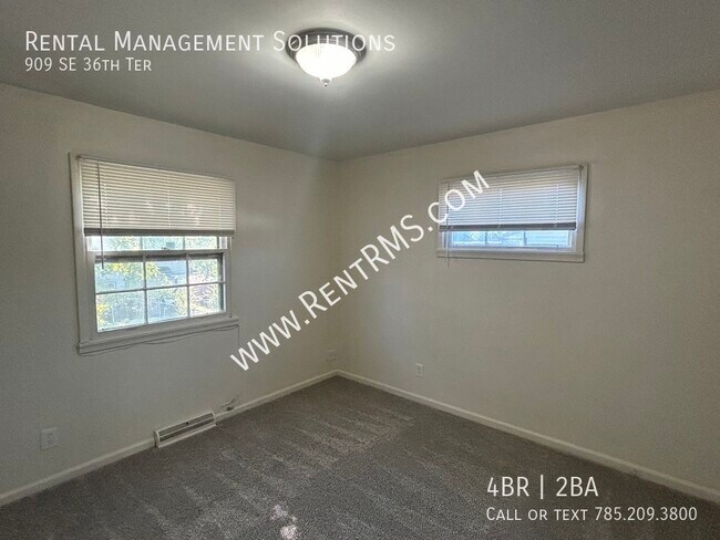 Building Photo - 909 SE 36th Terrace