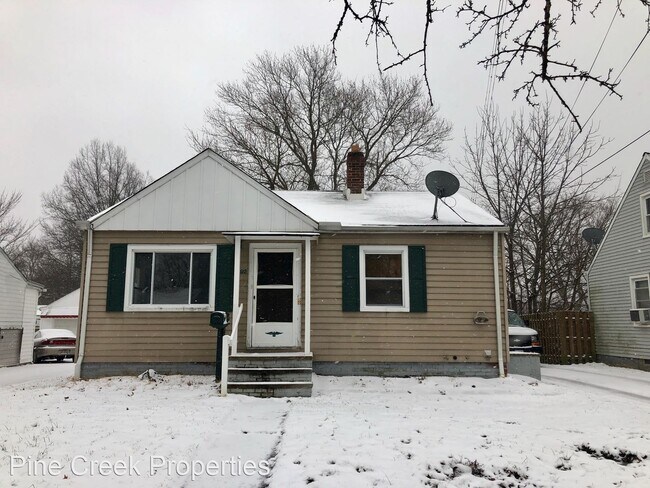 Primary Photo - 3 br, 1 bath House - 592 West Glendale St.