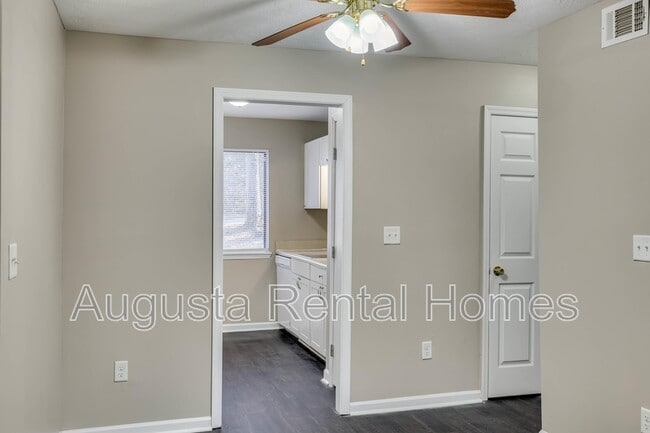 Building Photo - 2451 Jennings Rd