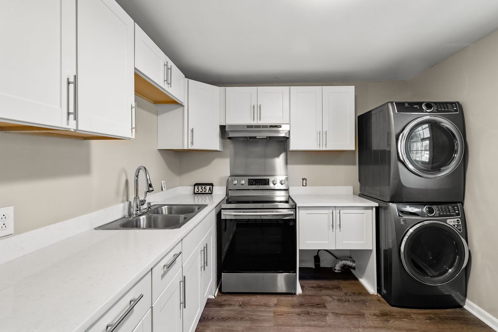 kitchen unit A - 335 Grace St