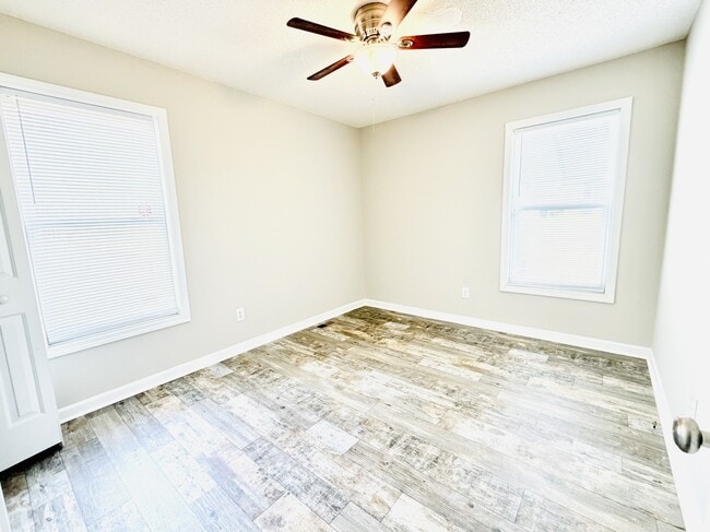 Building Photo - 133 Wildflower Ln