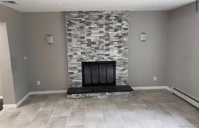 Building Photo - 848 Center Dr