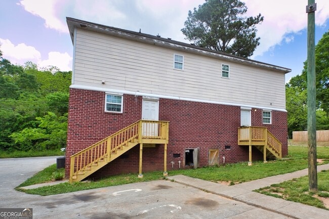Building Photo - 501 Pine Park St