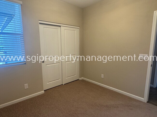 Building Photo - 17322 W Country Club Terrace