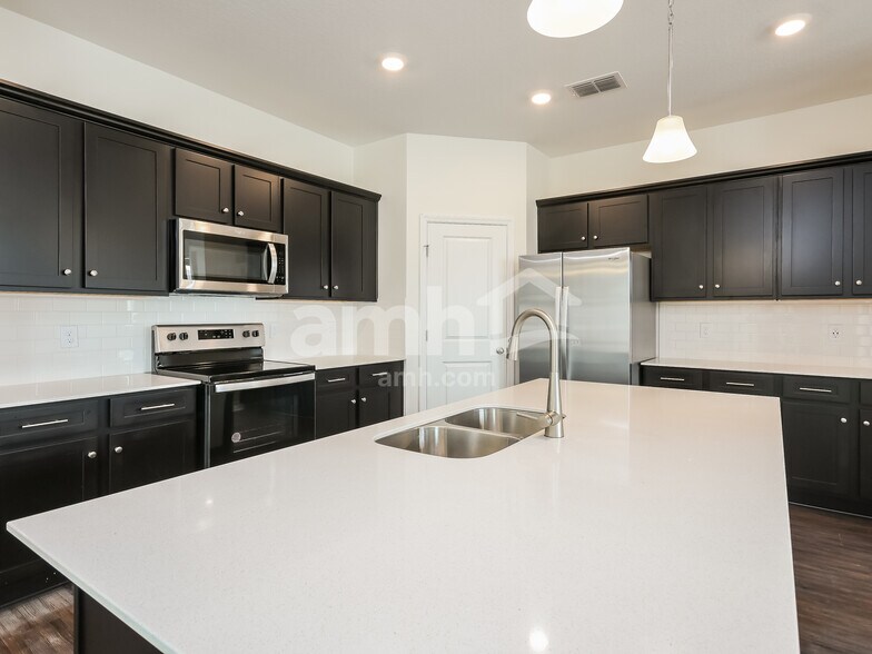 Building Photo - 965 Heavenly Dr