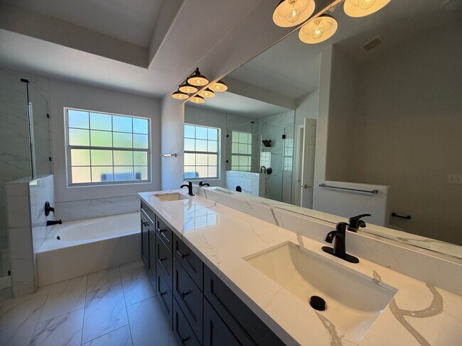 Building Photo - BEAUTIFULLY UPGRADED SINGLE FAMILY HOME - 3 BEDROOM, CORNER LOT WITH VAULTED CEILINGS