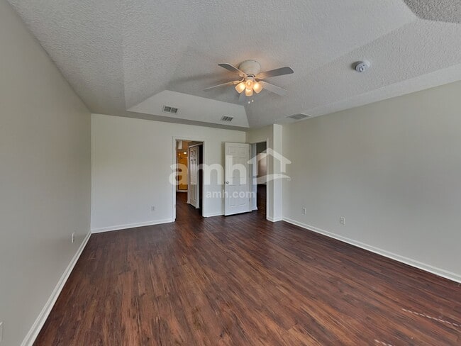 Building Photo - 341 Diana Ct