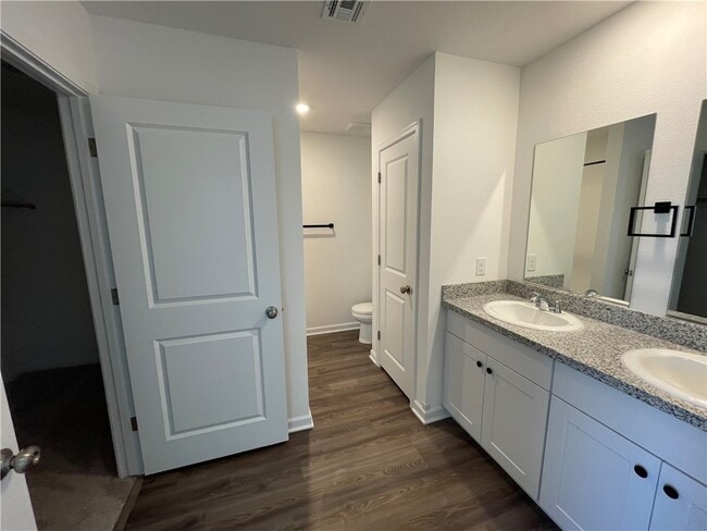 Building Photo - 2411 Vista del Oro