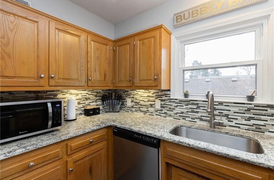 Building Photo - 4742 Jarboe St