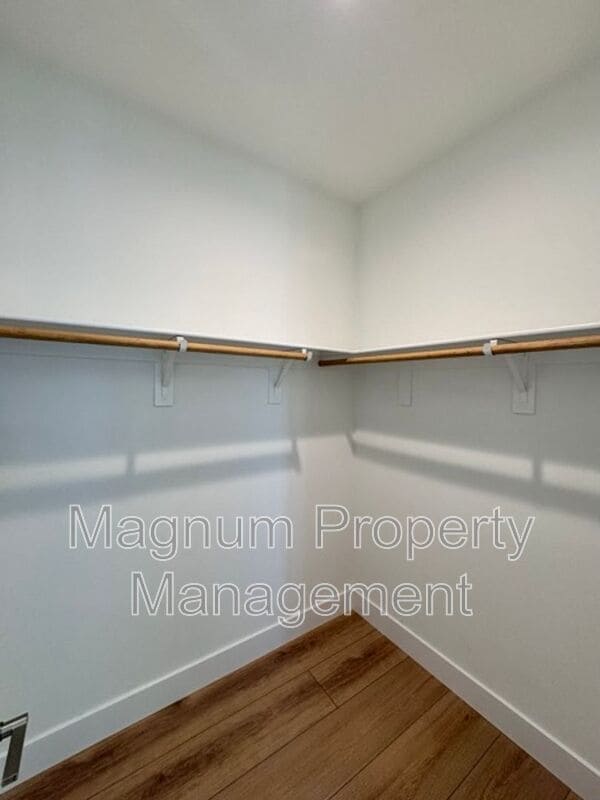 Building Photo - 25061 River Peak Dr