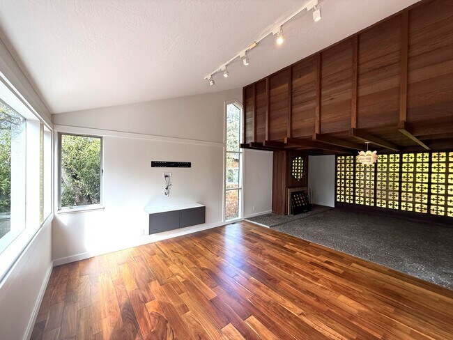 Building Photo - UNIQUE THREE BEDROOM TWO BATH MODERNIST MILL VALLEY HOME