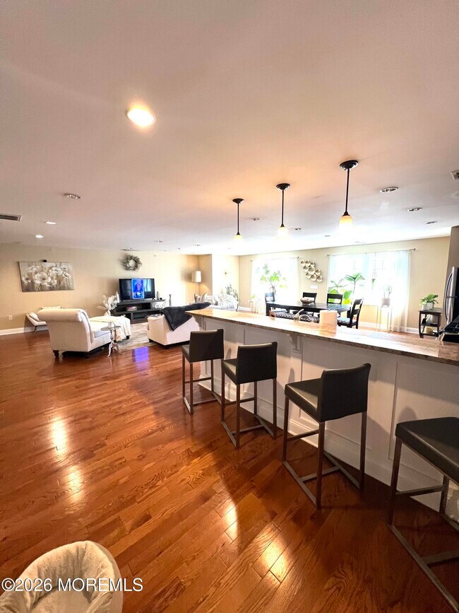 Building Photo - 256 Mantoloking Rd