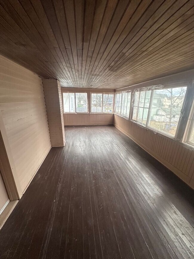 Building Photo - Charming 4-Bedroom Single-Family Rental in Rochester – Ready for Move In