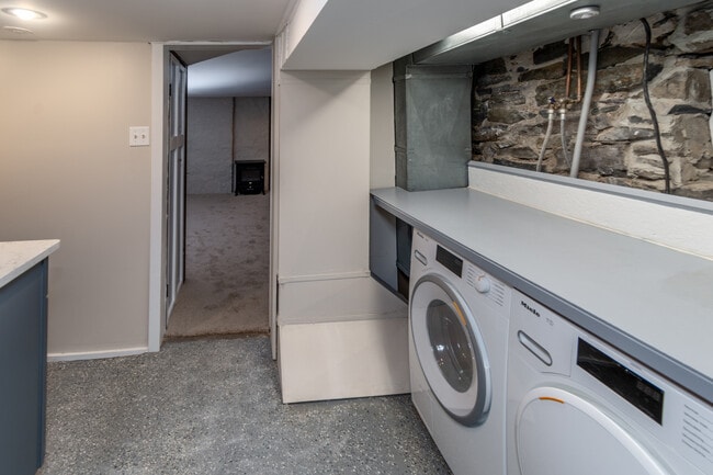 Building Photo - 59 S Franklin St