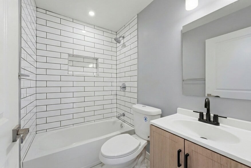 Building Photo - 3926 10th St NE