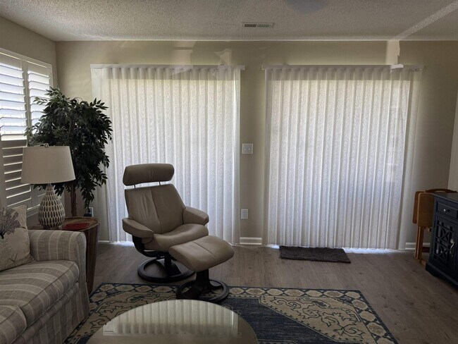 Building Photo - 643 Woodmoor Dr