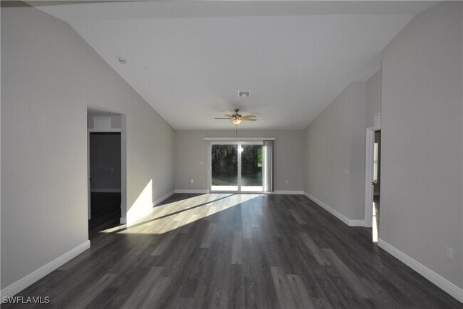 Building Photo - 202 Seagrape St