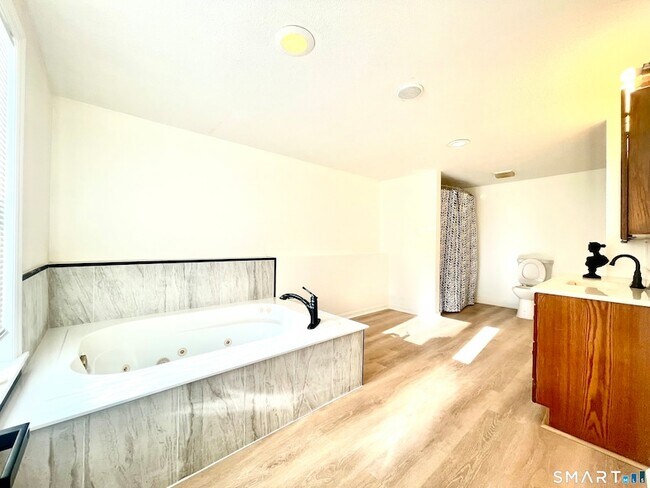 Building Photo - 112 Woodbine St