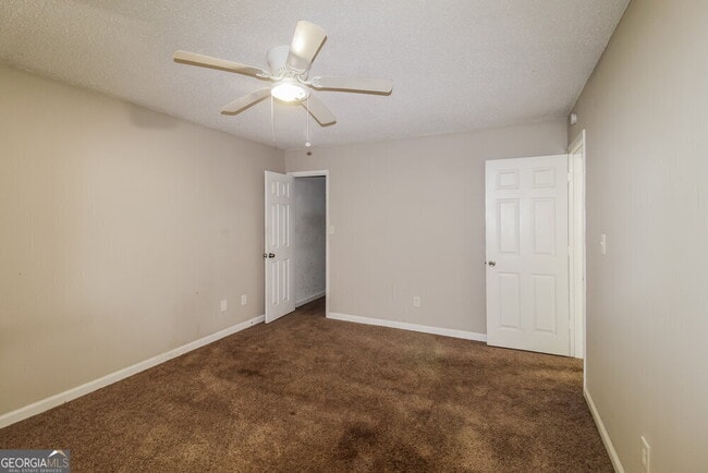 Building Photo - 481 Village Square Ct
