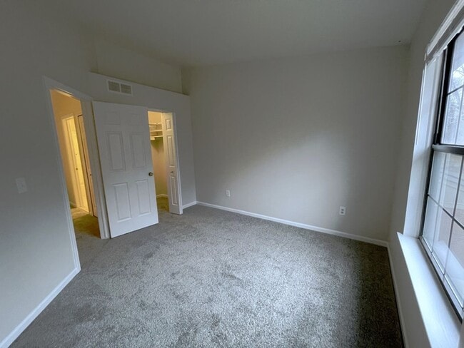 Building Photo - Spacious Condominium