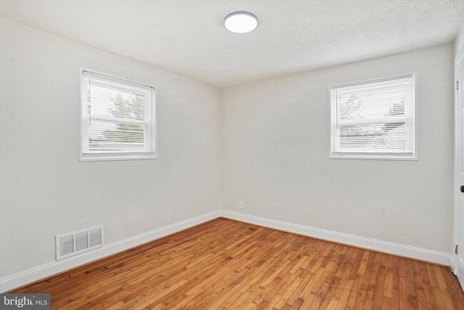 Building Photo - 3706 Carey St
