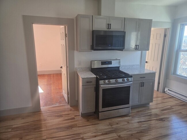 Building Photo - 40 Garnet St