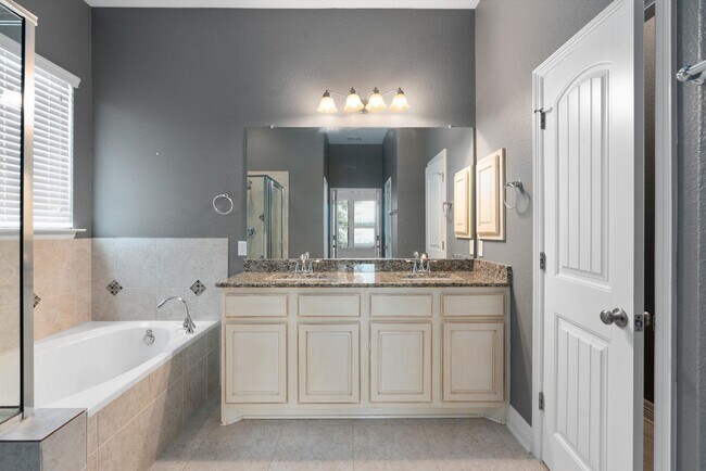 Building Photo - 4-Bedroom Home in Rancho Sienna for Rent