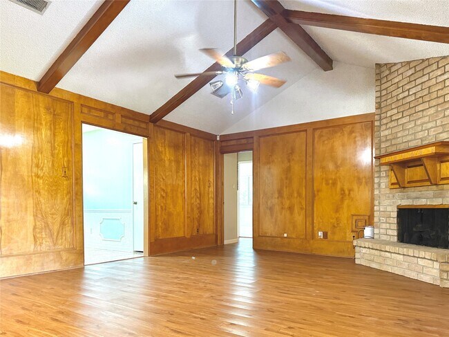 Building Photo - 9002 Sabastian Dr