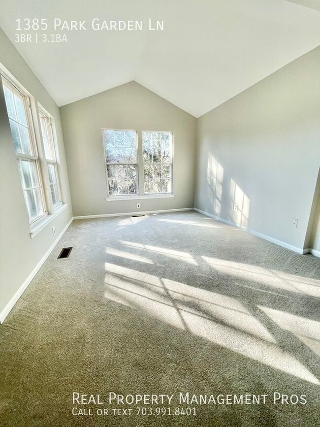 Building Photo - 1385 Park Garden Ln