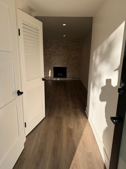 Building Photo - 10434 Baird Ave