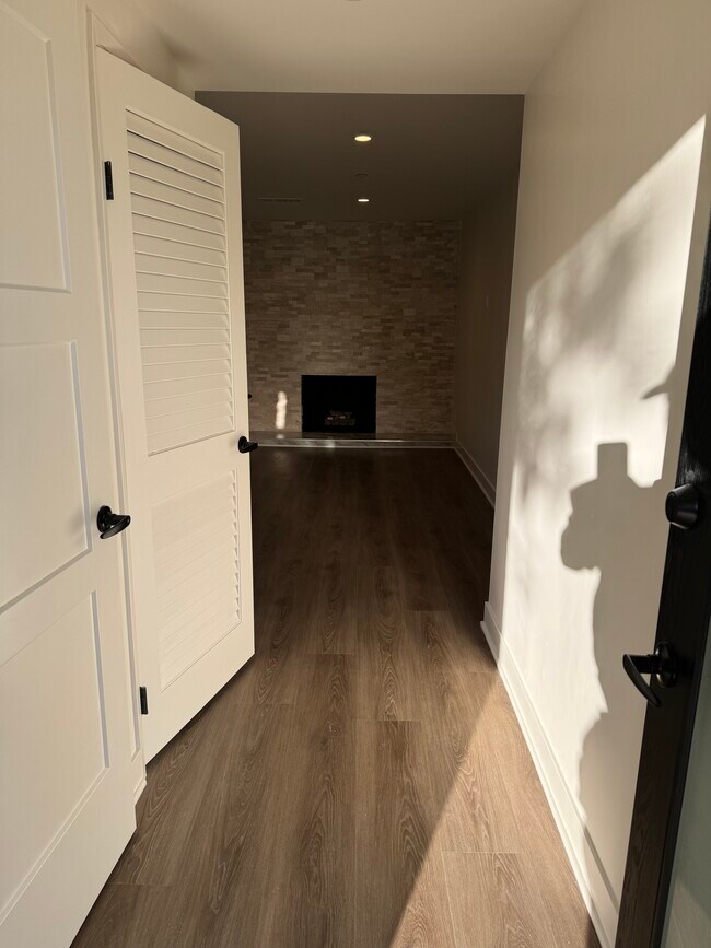 Building Photo - 10434 Baird Ave