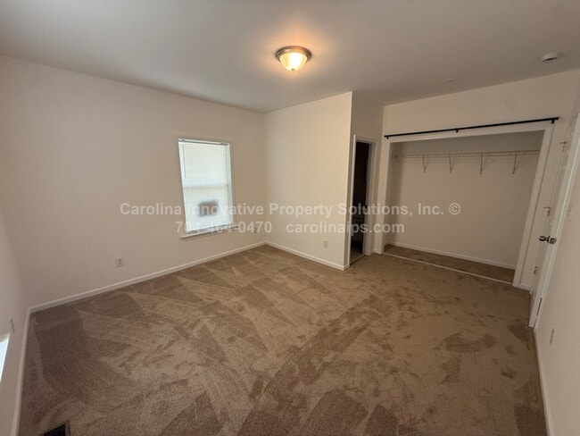 Building Photo - 610 N Pear St
