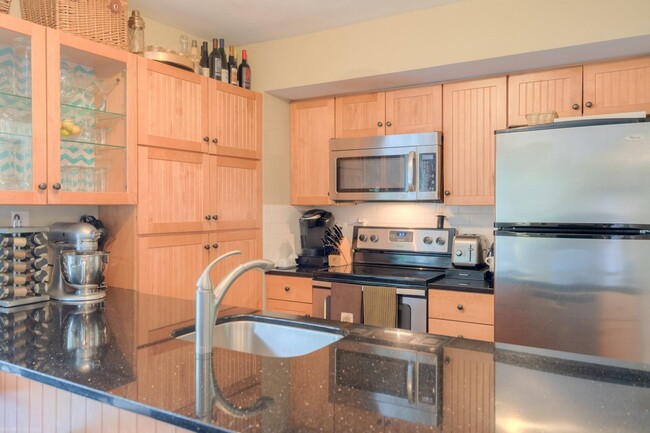 Kitchen - 855 Claytor Sq