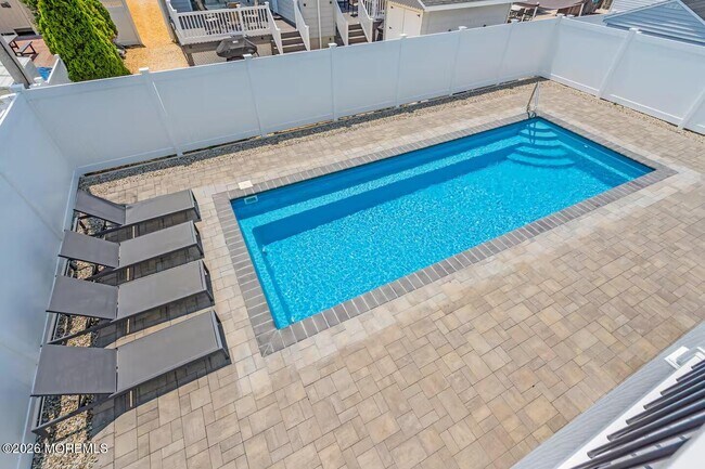 Building Photo - 13 5th Ave