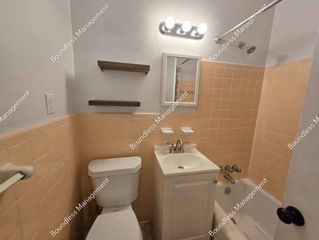 Building Photo - 2572 Woodgreen Dr