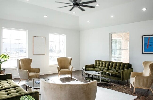 Building Photo - 9730 Kilkenny St