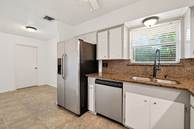 Building Photo - 5422 Spellman Rd