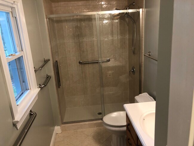 Bathroom 2 - 1769 Dakota St